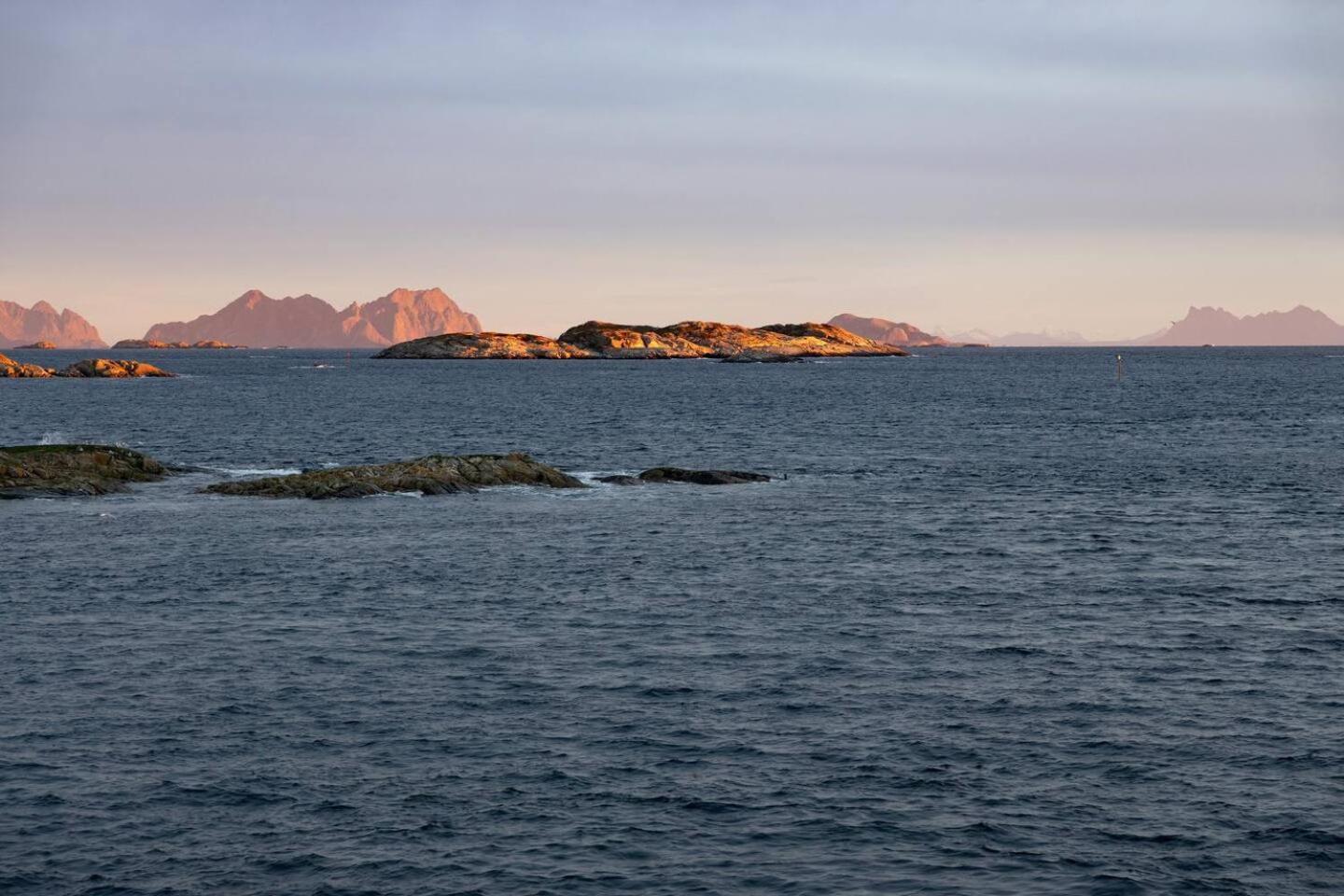 Leilighet Med Fantastisk Utsikt Henningsvær Exterior foto